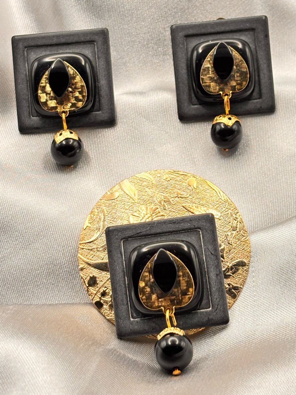 VINTAGE 80s Geometric Abstract Black & Gold Brooch Earring Set